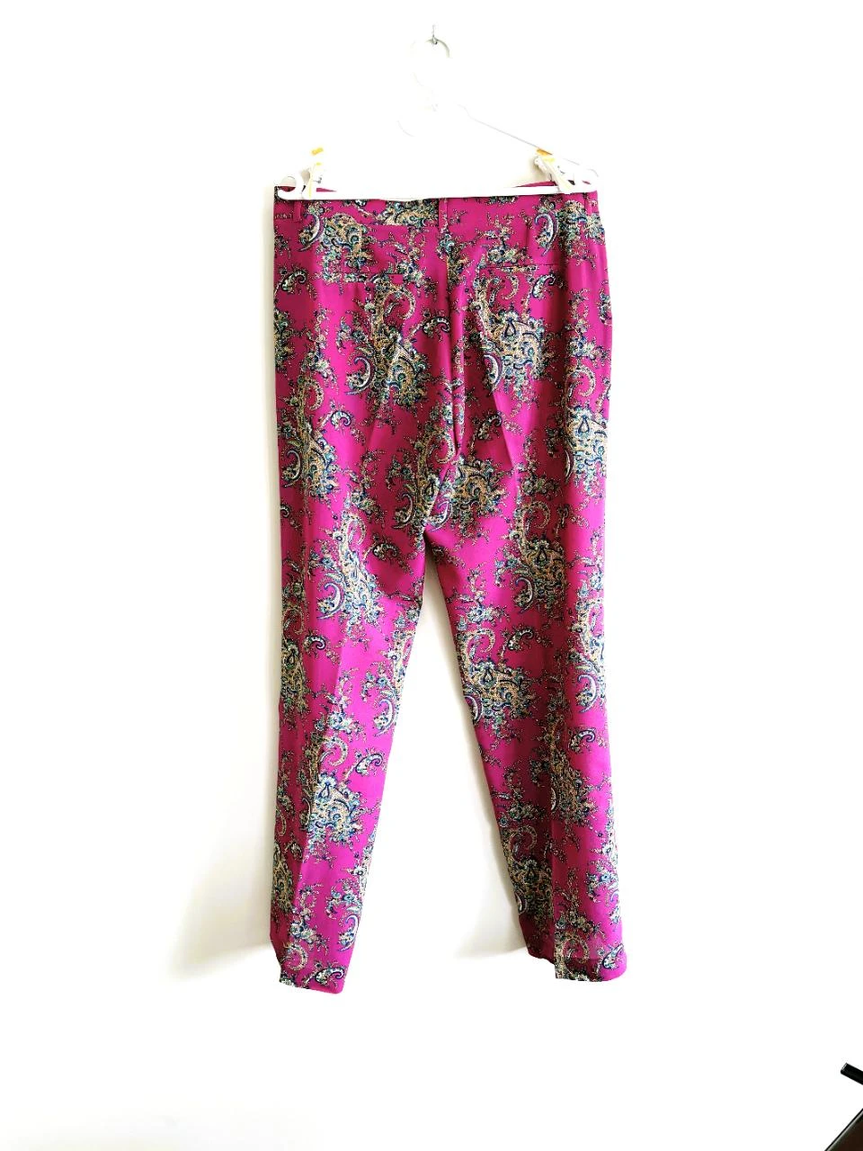 Lucy Has a Secret - Calça Paisley Magenta Arejada – Elegante Festiva tamanho M – photo 8